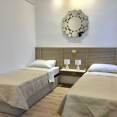 3 Flowers On Rokova St-5 Min To Old Town Apartamento *