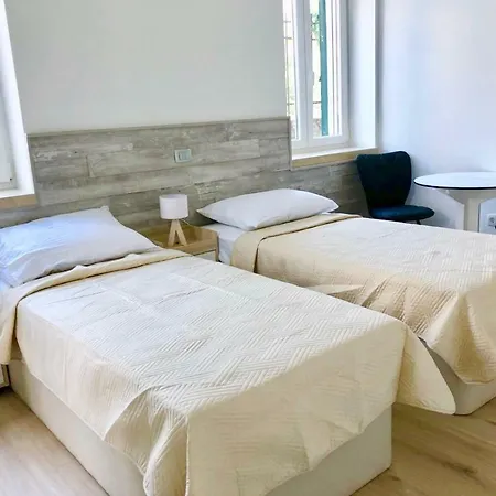 3 Flowers On Rokova St-5 Min To Old Town Appartamento